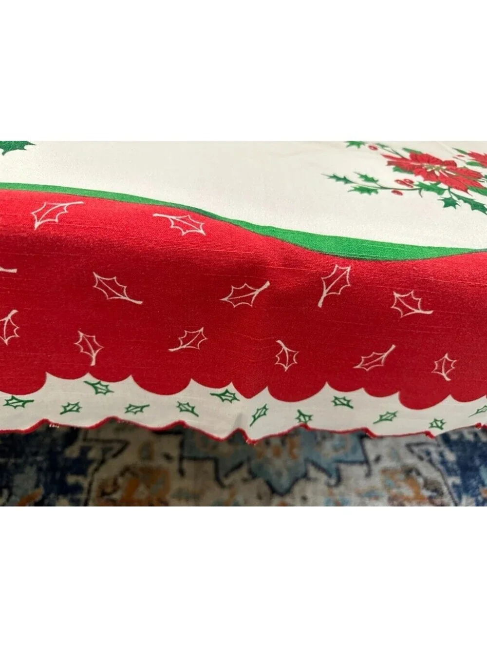 Christmas Holly Poinsettia Tablecloth White Red Rectangle Scalloped Edge 48.5x67